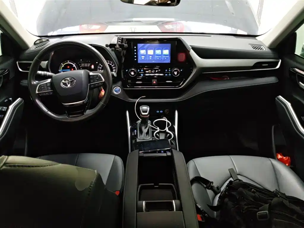 Toyota Highlander 2023 — фото 10