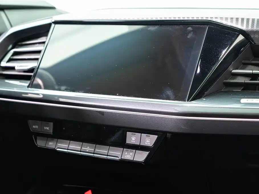 Audi Q4 E-Tron 2023 — фото 13
