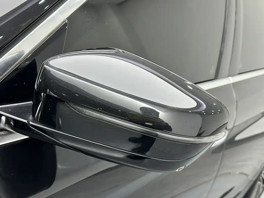 BMW 5 Series 2018 — фото 22