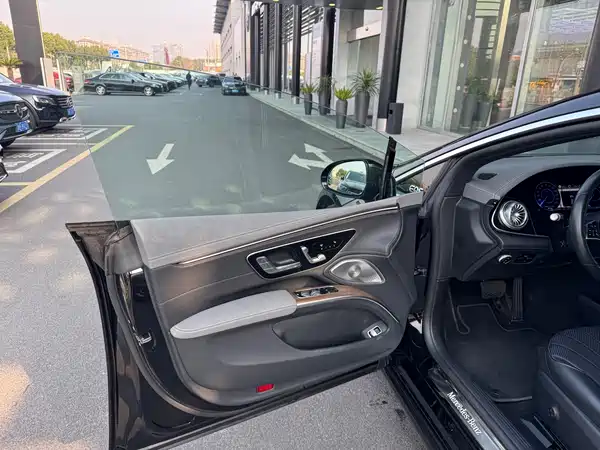 Mercedes-Benz EQS 2023