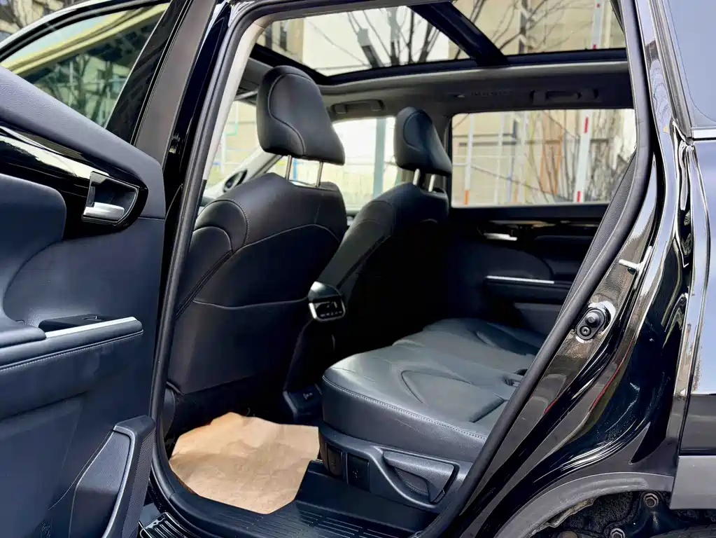 Toyota Highlander 2023 — фото 16