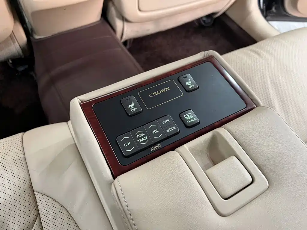 Toyota Crown 2010 — фото 16