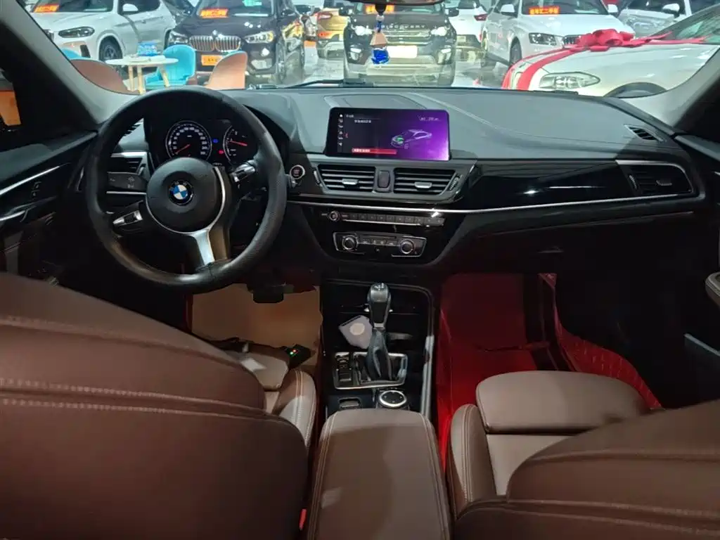 BMW 1 Series 2019 — фото 10
