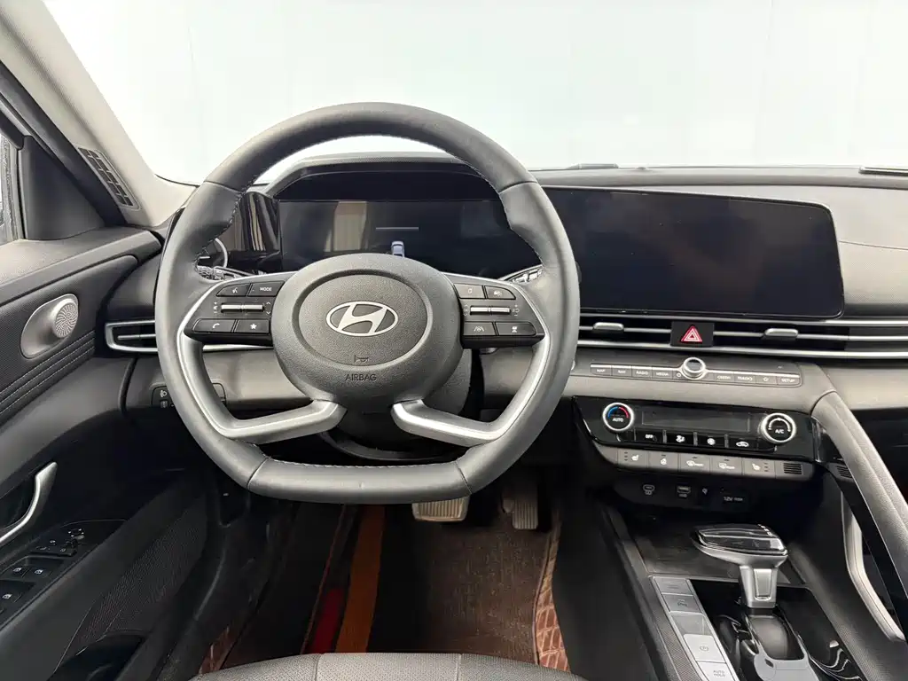 Hyundai Elantra 2023