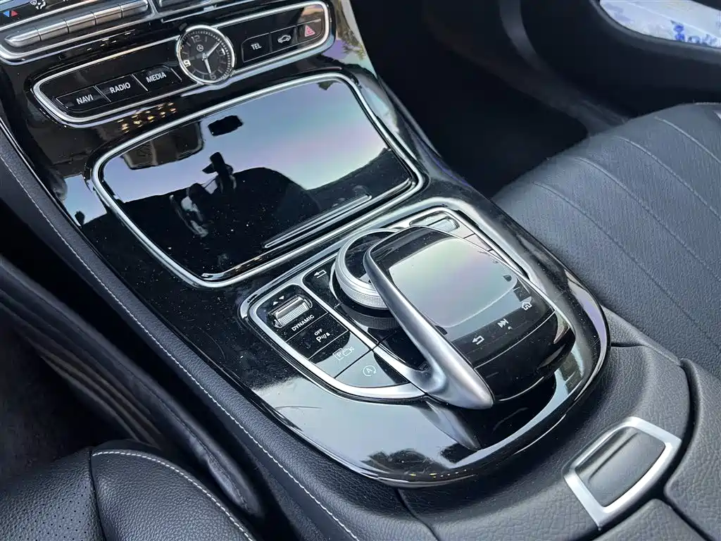 Mercedes-Benz E-Class 2017 — фото 10