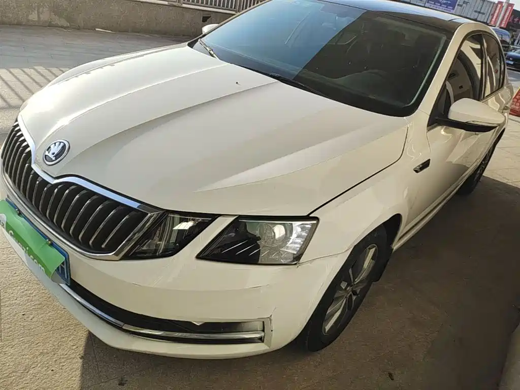 Skoda Octavia 2021 — фото 2