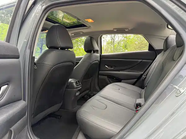 Hyundai Elantra 2022