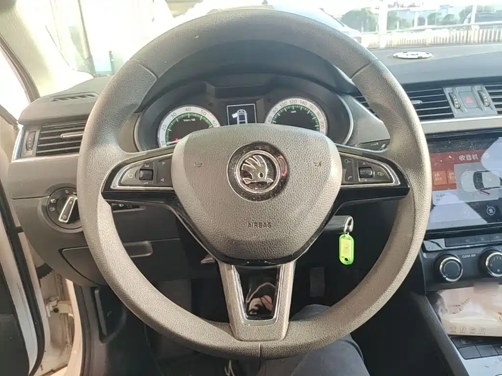 Skoda Octavia 2021 — фото 11