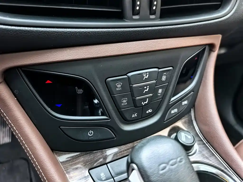Buick Envision Plus 2017 — фото 14