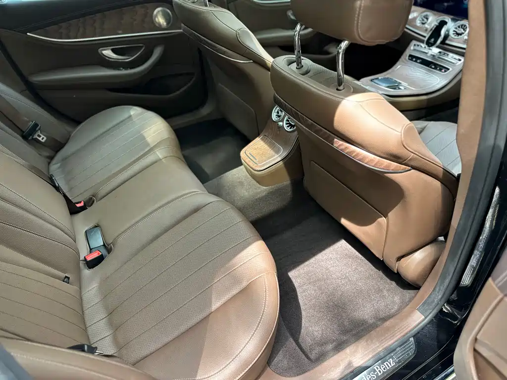 Mercedes-Benz E-Class 2023 — фото 16