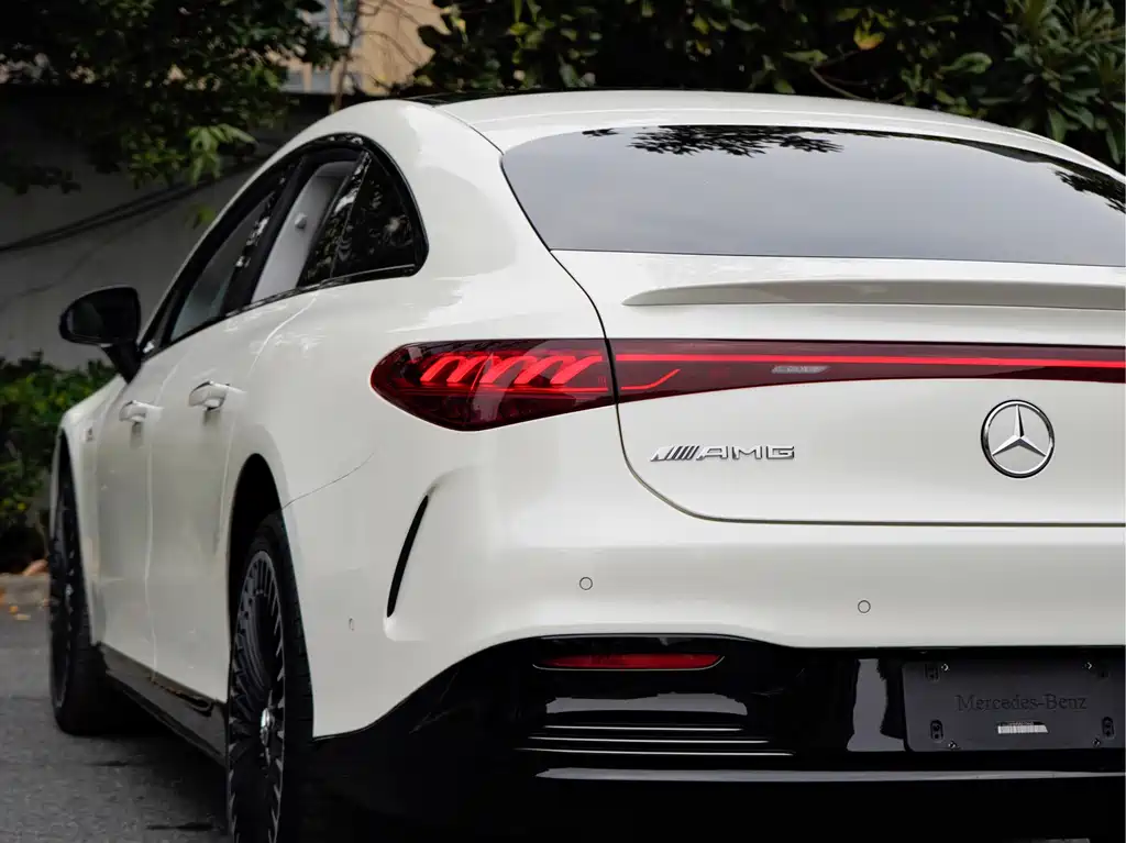 Mercedes-Benz EQS AMG 2023 — фото 9