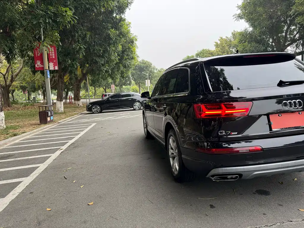 Audi Q7 2016 — фото 32