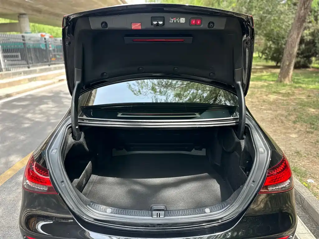 Mercedes-Benz E-Class 2023 — фото 15