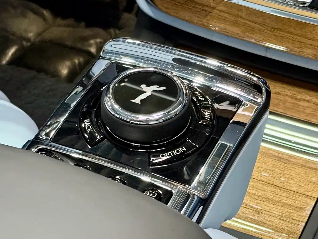 Rolls-Royce Phantom 2020 — фото 15