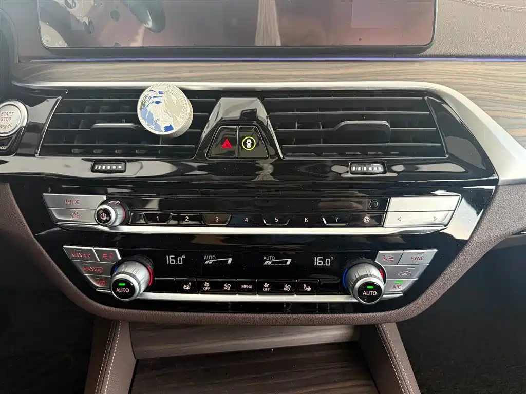BMW 5 Series 2021 — фото 18