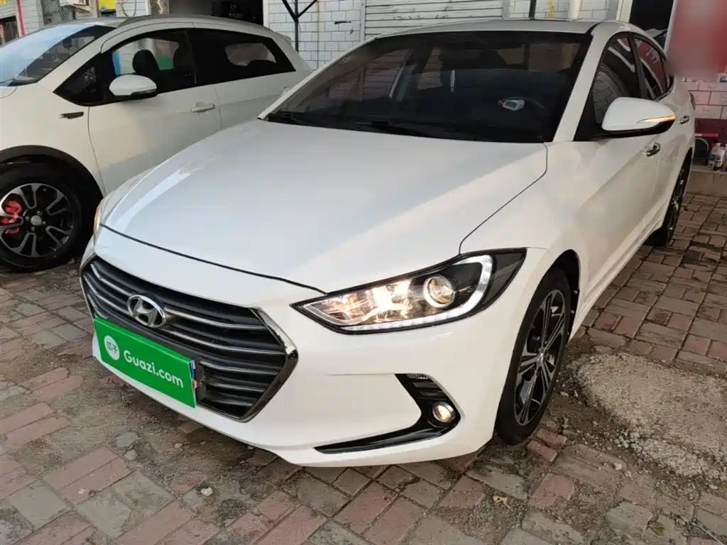 Hyundai Elantra 2019 — фото 1