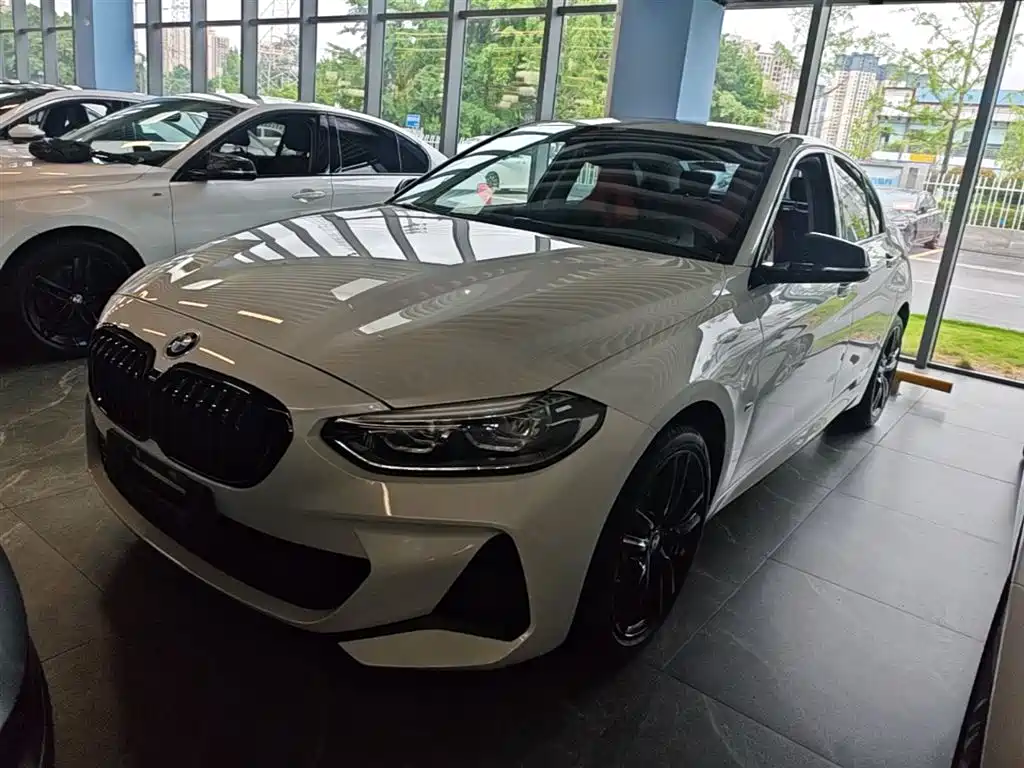 BMW 1 Series 2022 — фото 1