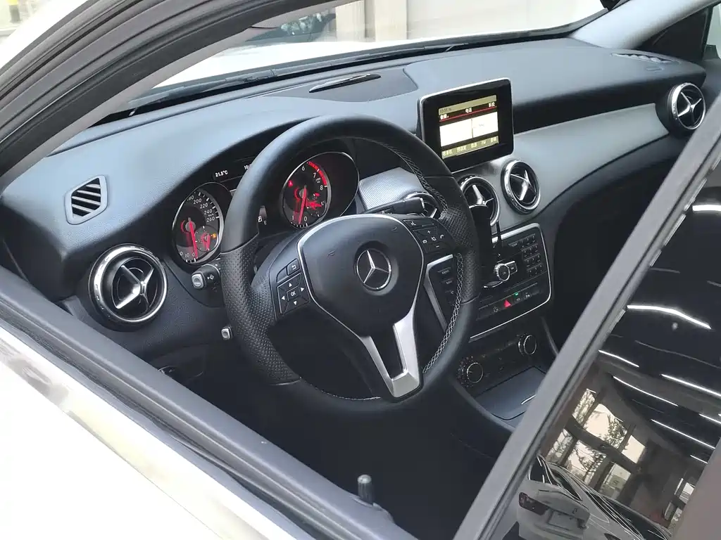 Mercedes-Benz GLA 2014 — фото 10