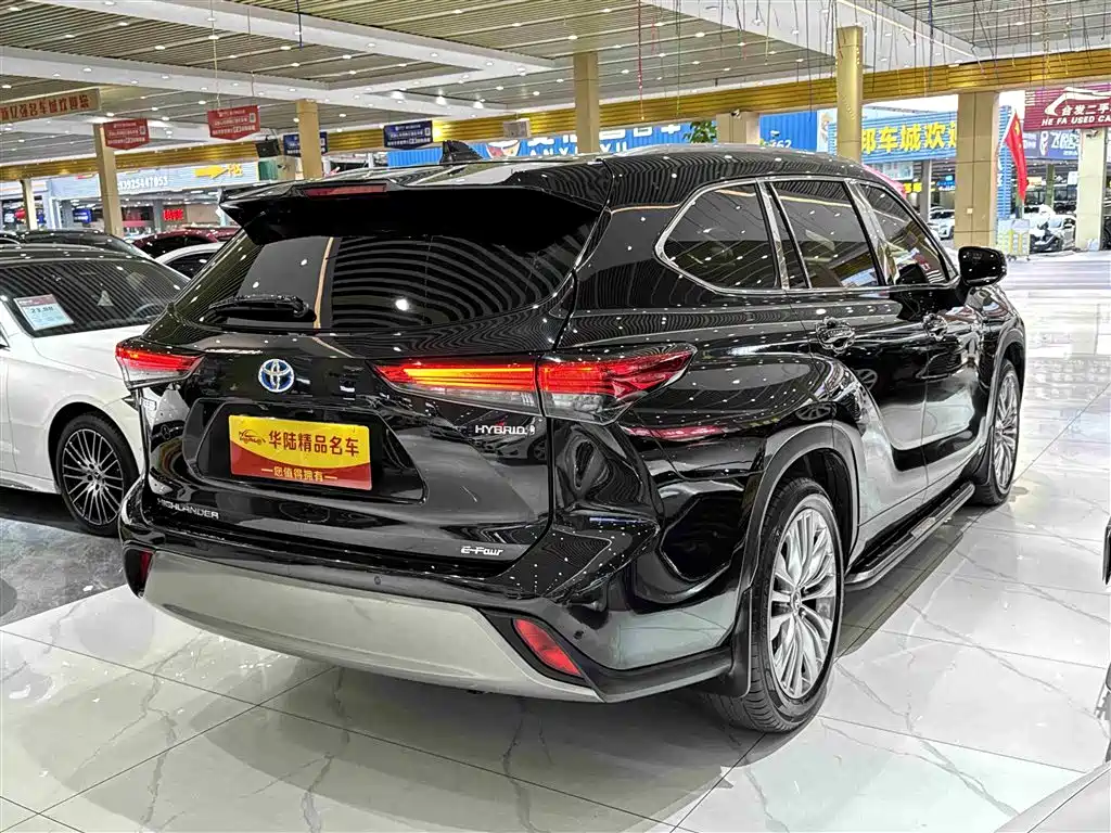 Toyota Highlander 2022 — фото 4