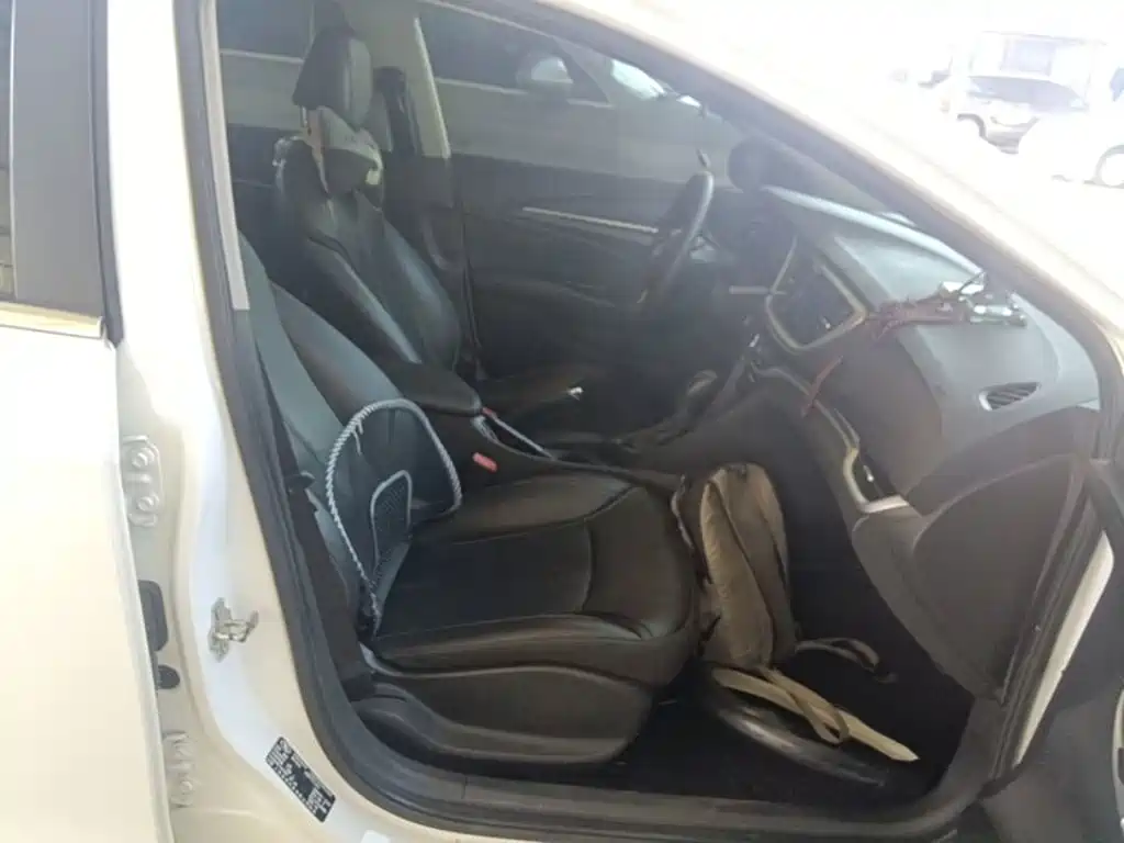 Buick Excelle 2015 — фото 25