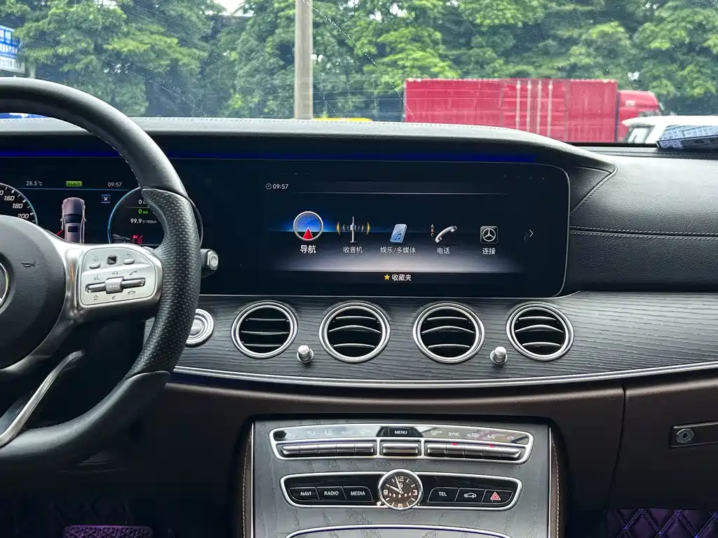 Mercedes-Benz E-Class 2019 — фото 13