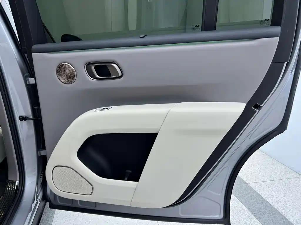 Li Auto i8 2025 — фото 7