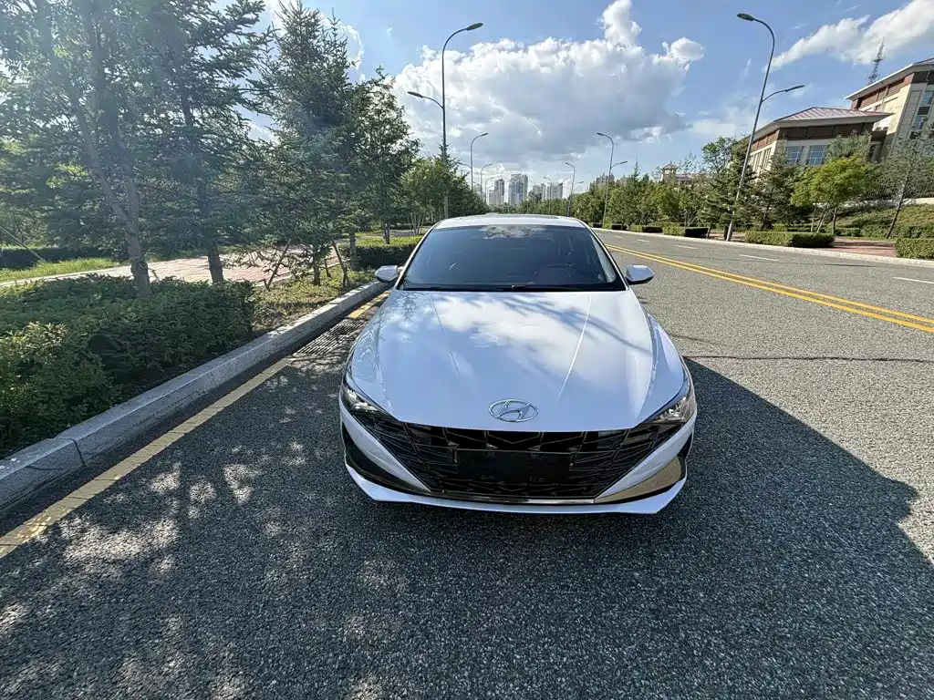 Hyundai Elantra 2023