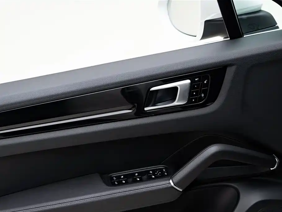 Porsche Cayenne 2018 — фото 15