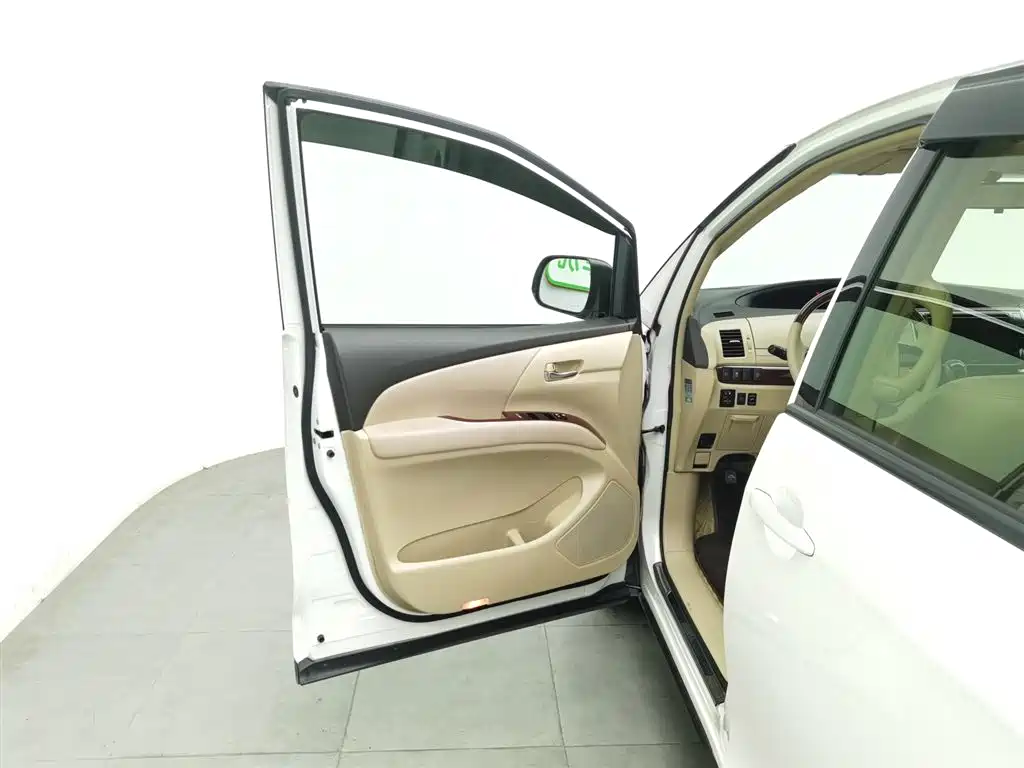 Toyota Previa 2019 — фото 16