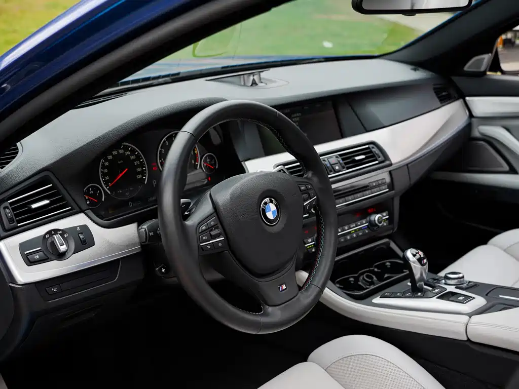 BMW M5 2012 — фото 8