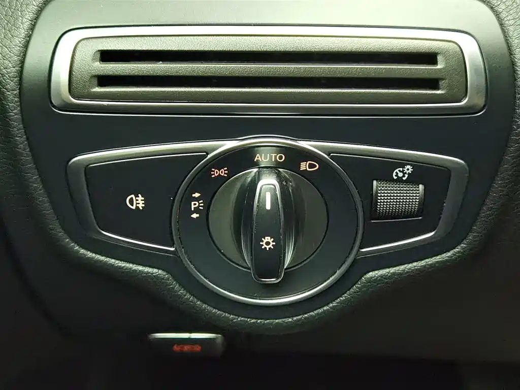Mercedes-Benz C-Class 2018 — фото 21