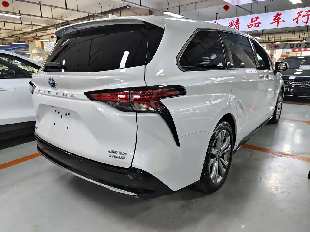 Toyota Sienna 2023 — фото 4