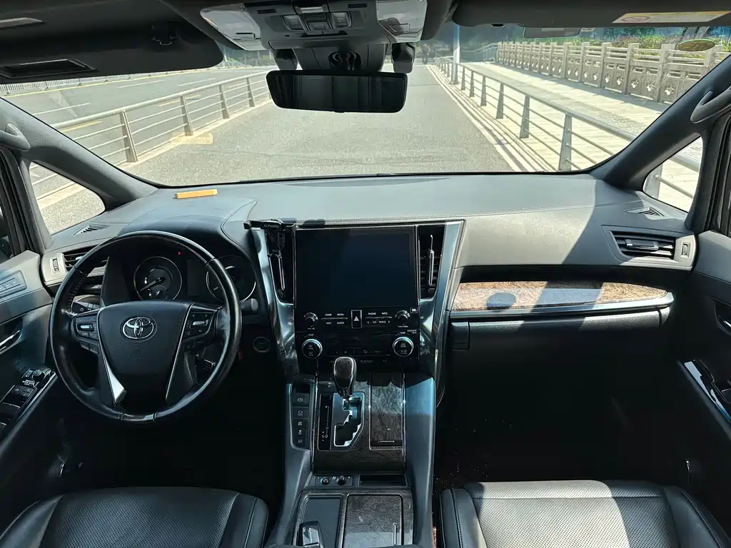 Toyota Alphard 2022