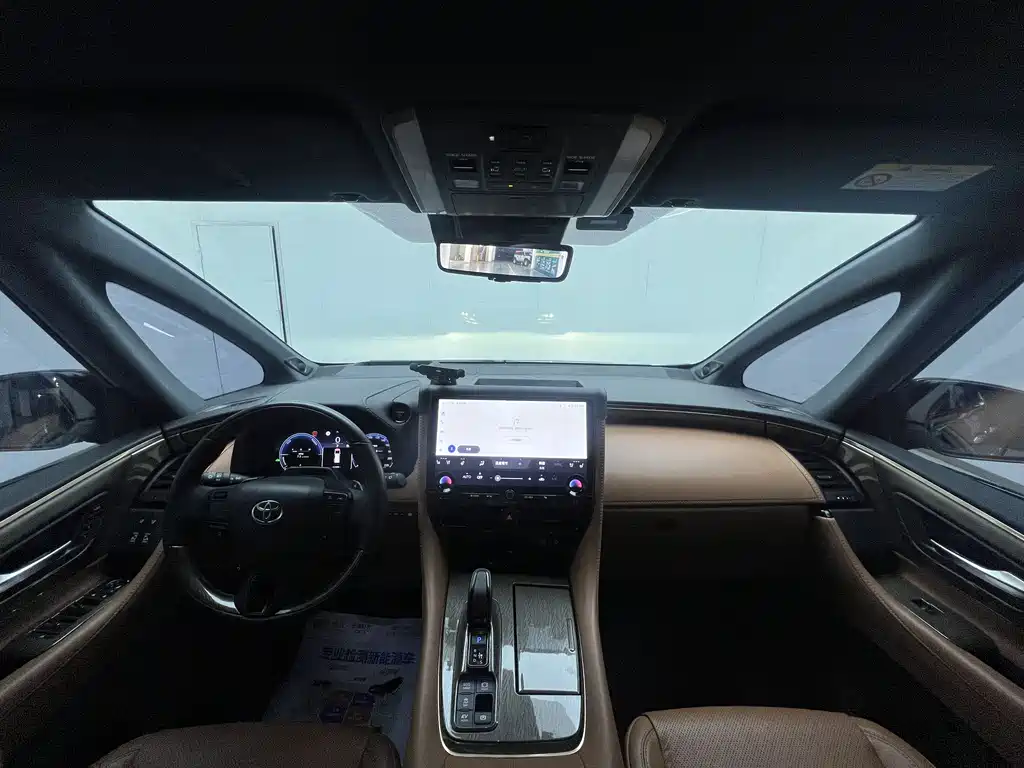 Toyota Alphard 2023 — фото 11