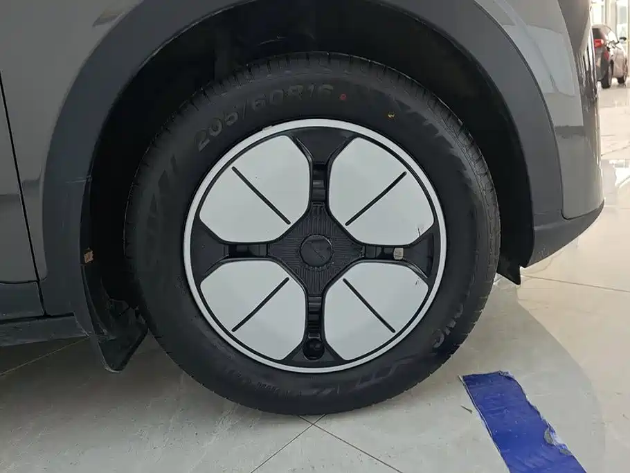 Geely Galaxy Starwish 2025 — фото 6