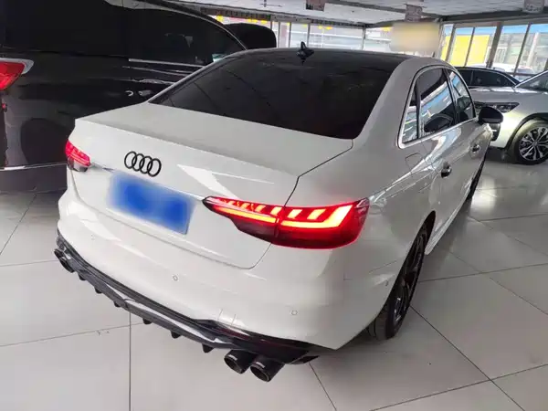 Audi A4L 2020