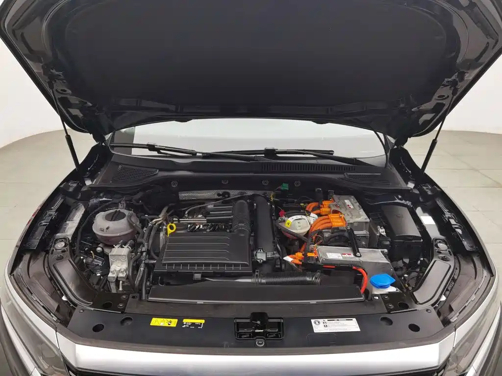 Volkswagen Passat Plug-In Hybrid 2023 — фото 6