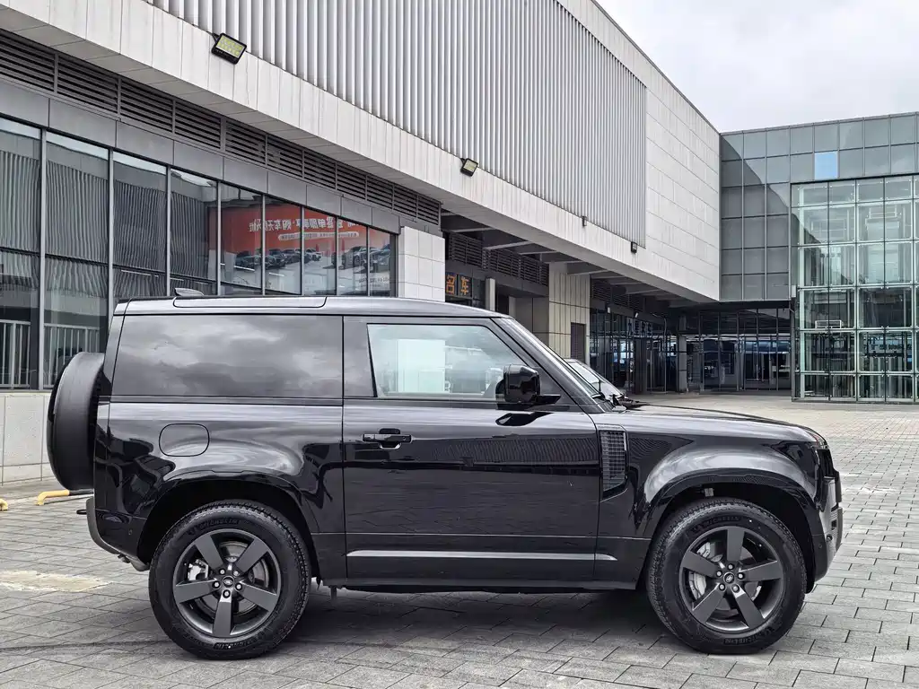 Land Rover Defender 2025 — фото 15