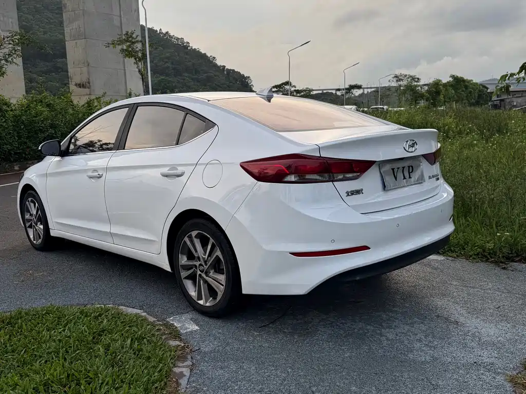 Hyundai Elantra 2017 — фото 4
