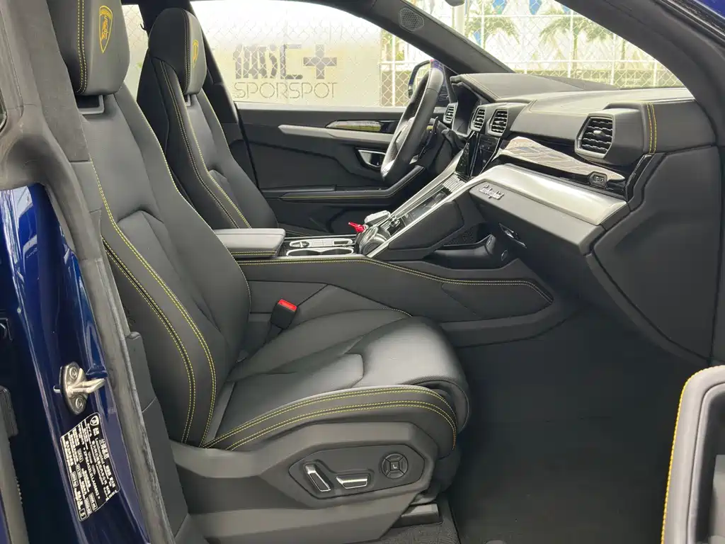 Lamborghini Urus 2020 — фото 13