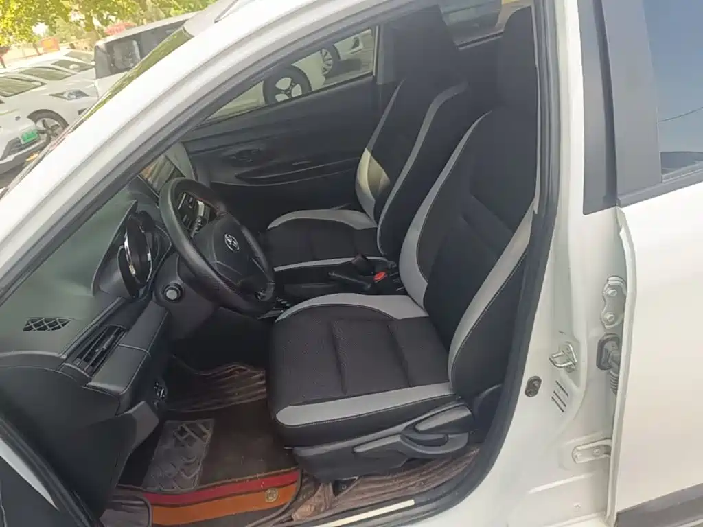 Toyota Yaris L 2020 — фото 15