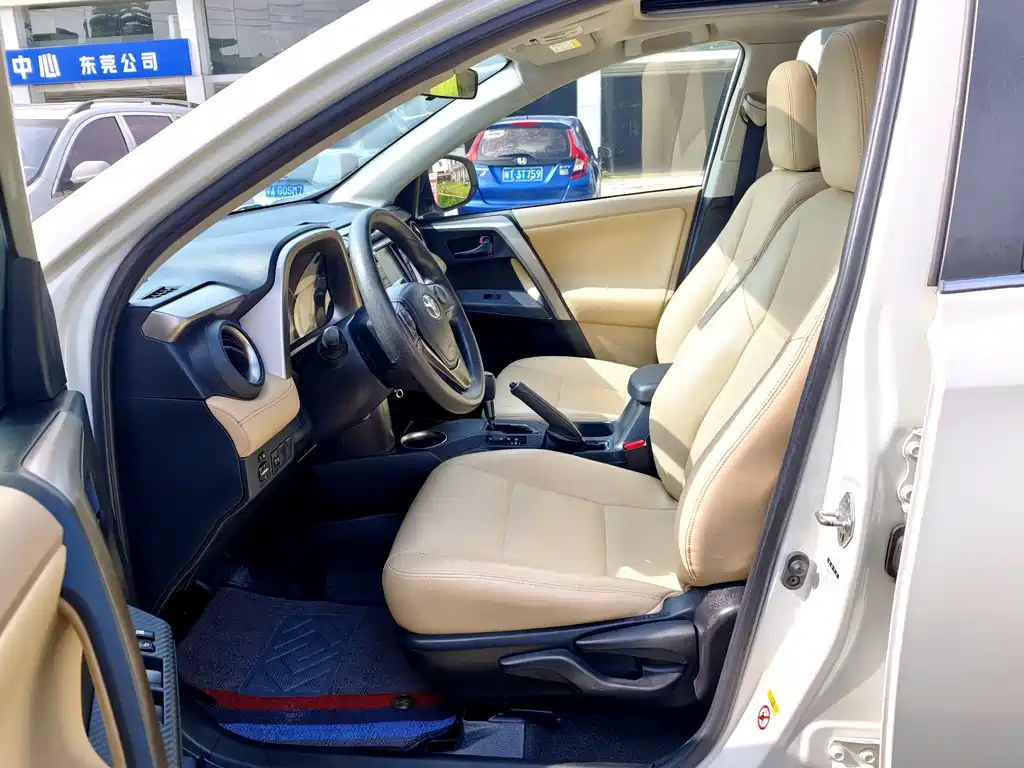 Toyota RAV4 2015 — фото 8