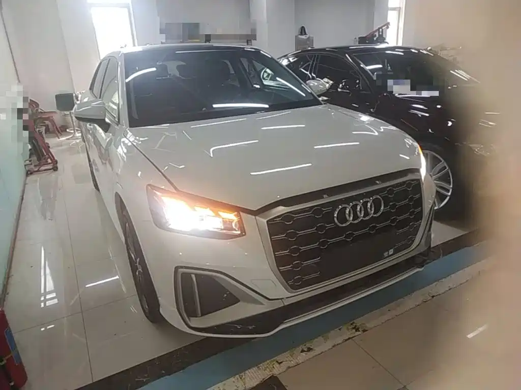 Audi Q2L 2023