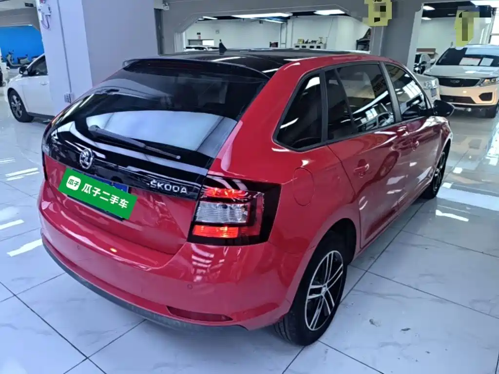 Skoda Rapid Spaceback 2014 — фото 7