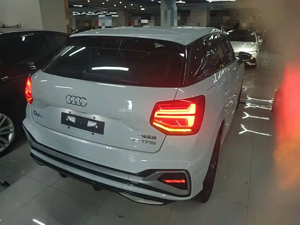 Audi Q2L 2023