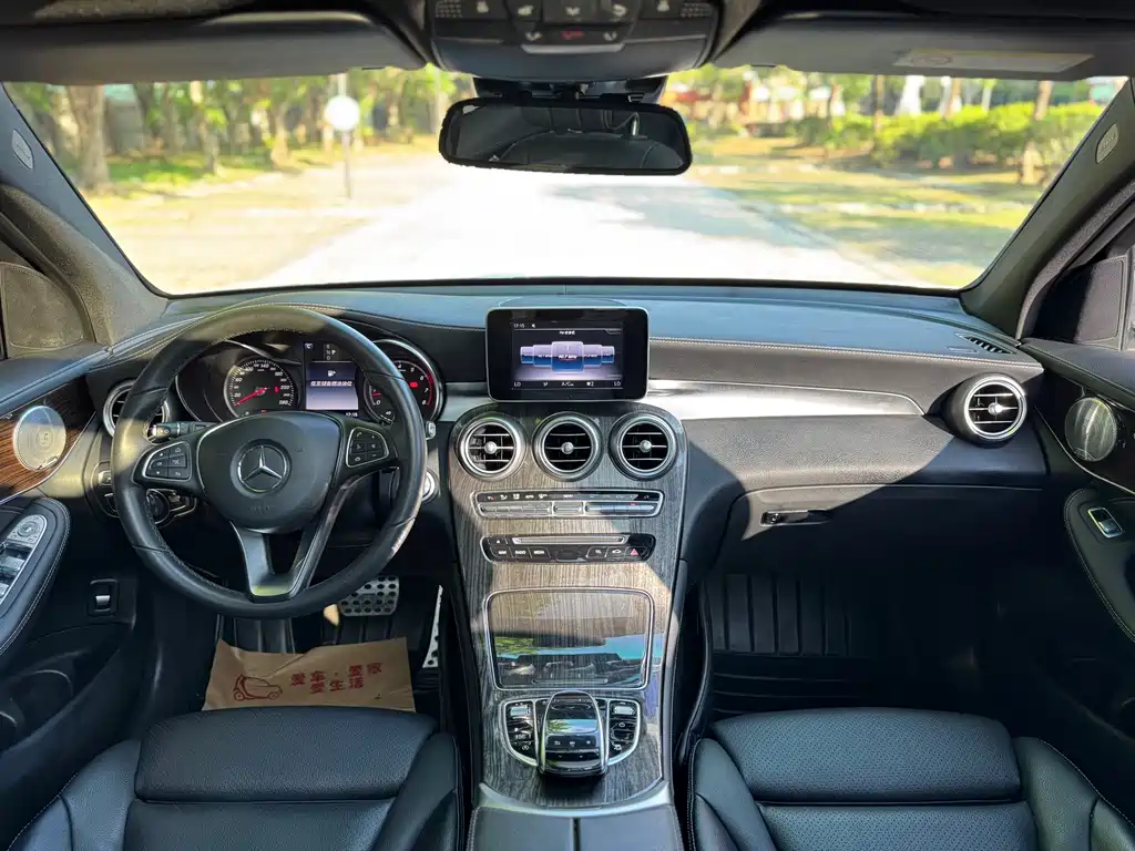 Mercedes-Benz GLC 2018 — фото 12