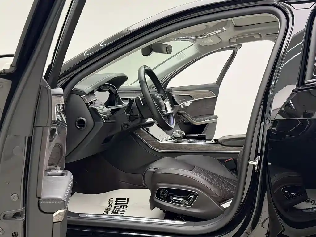 Audi A8 2023 — фото 33