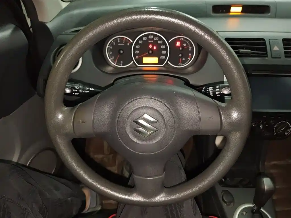 Suzuki Swift 2015 — фото 6