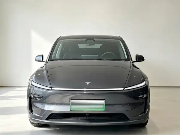 Tesla Model Y 2025