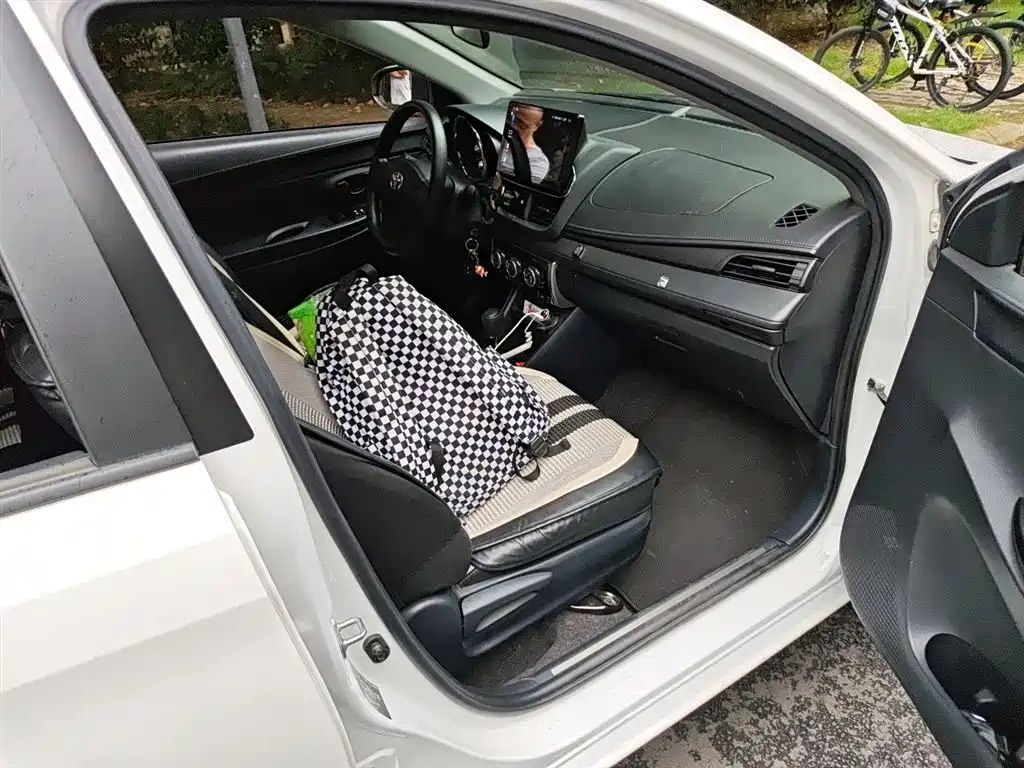 Toyota Yaris L 2021 — фото 21